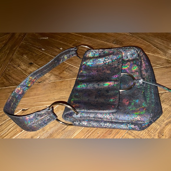 Urban Outfitters oil slick crackled print shoulder bag with silver rings - nwot - Picture 5 of 9